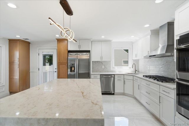 378 Lakeshore Boulevard, Massapequa Park, NY 11762