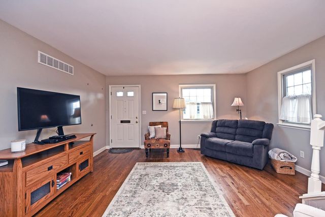 7 Creekwood Square, Glendale, OH 45246