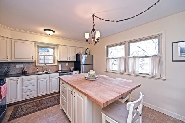 7 Creekwood Square, Glendale, OH 45246