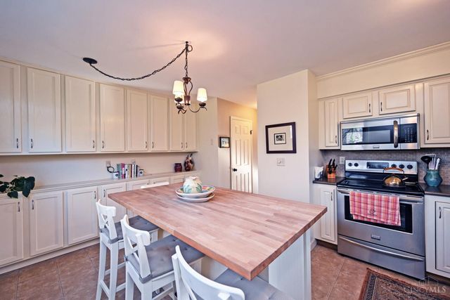 7 Creekwood Square, Glendale, OH 45246