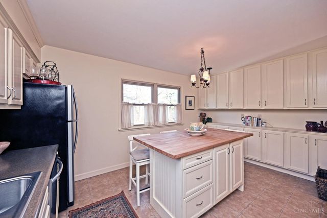 7 Creekwood Square, Glendale, OH 45246