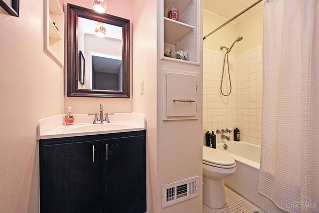 7 Creekwood Square, Glendale, OH 45246