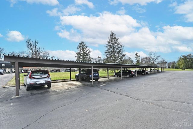 7 Creekwood Square, Glendale, OH 45246