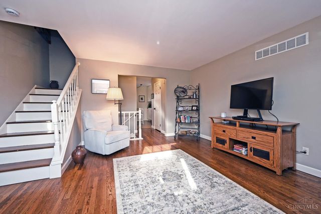 7 Creekwood Square, Glendale, OH 45246