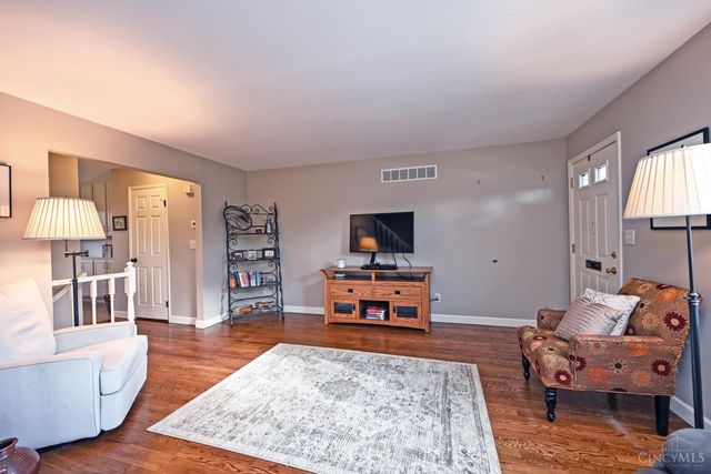 7 Creekwood Square, Glendale, OH 45246