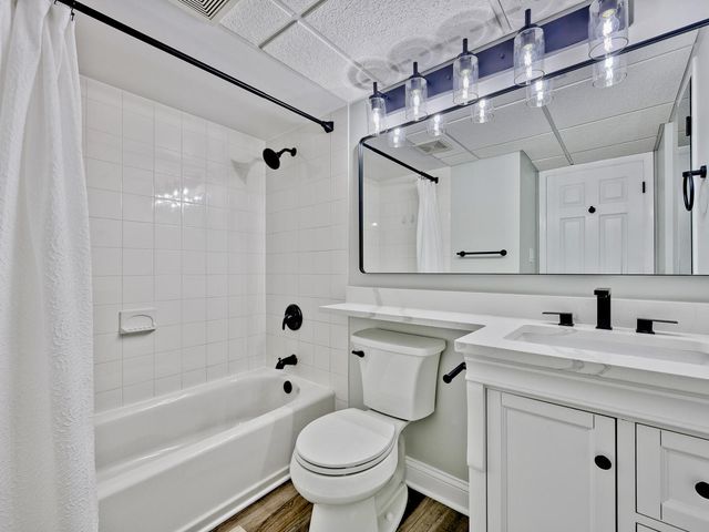3849 N Parkway Drive 2A, Northbrook, IL 60062