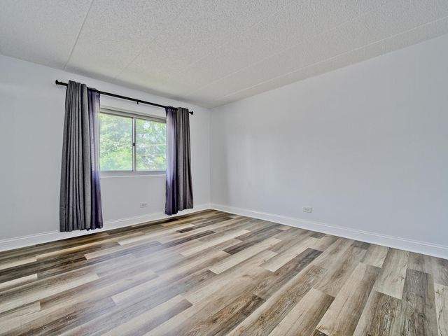 3849 N Parkway Drive 2A, Northbrook, IL 60062