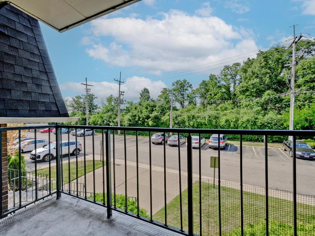 3849 N Parkway Drive 2A, Northbrook, IL 60062