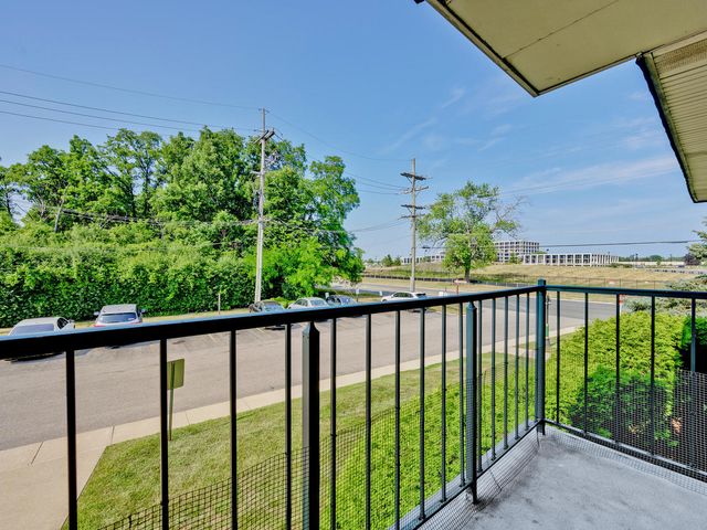 3849 N Parkway Drive 2A, Northbrook, IL 60062