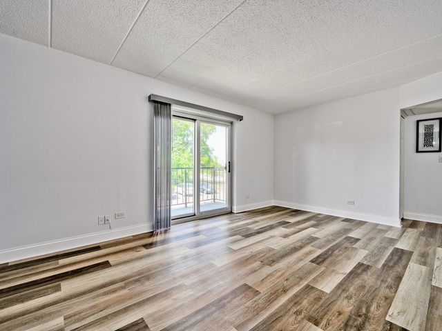 3849 N Parkway Drive 2A, Northbrook, IL 60062