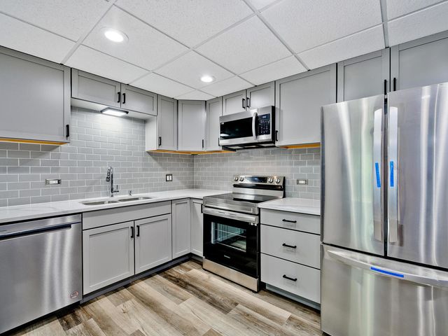 3849 N Parkway Drive 2A, Northbrook, IL 60062