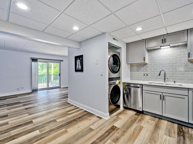 3849 N Parkway Drive 2A, Northbrook, IL 60062
