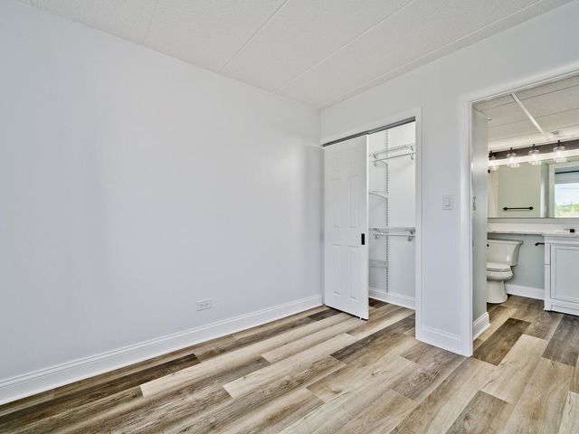 3849 N Parkway Drive 2A, Northbrook, IL 60062