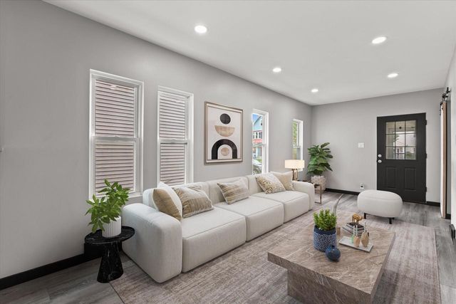 2180 S 60th STREET, West Allis, WI 53219