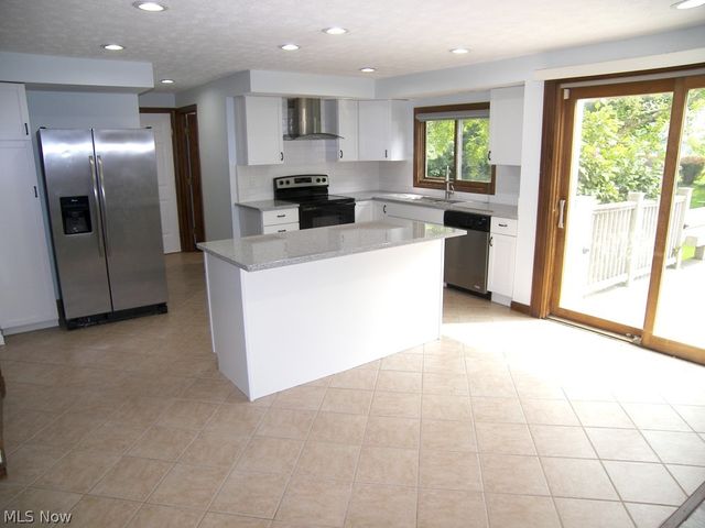 32156 S Roundhead Drive, Solon, OH 44139