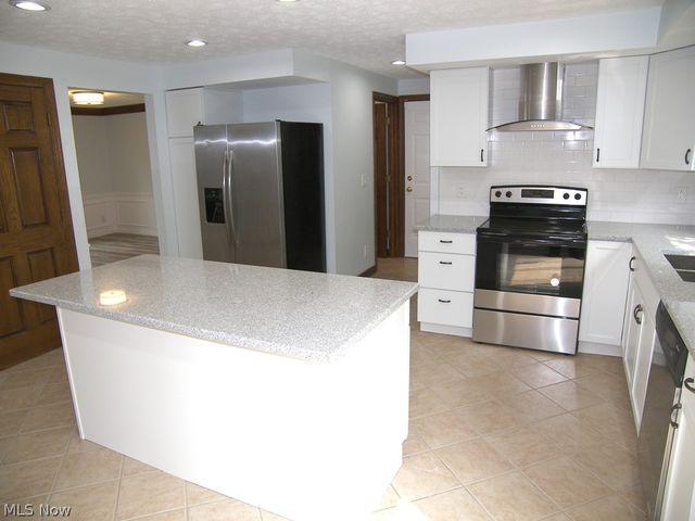 32156 S Roundhead Drive, Solon, OH 44139