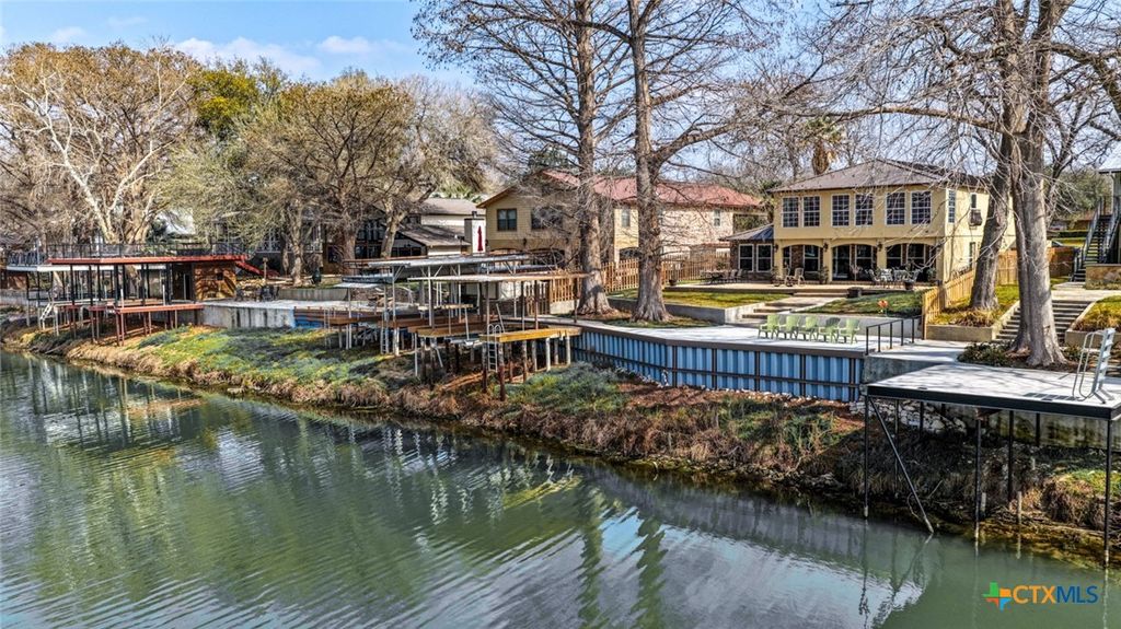 Image 1 of property listing at 232 Lake Ridge Drive, Seguin, TX 78155