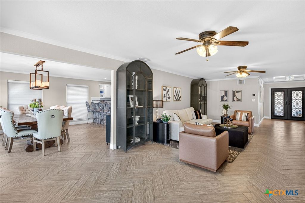 Image 18 of property listing at 232 Lake Ridge Drive, Seguin, TX 78155