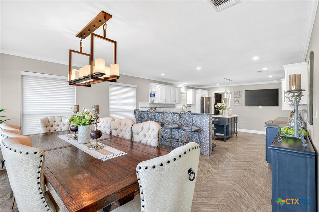 Image 19 of property listing at 232 Lake Ridge Drive, Seguin, TX 78155