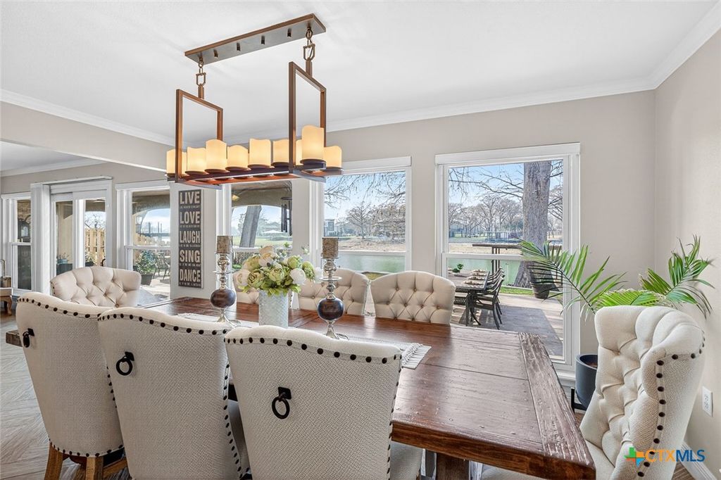 Image 20 of property listing at 232 Lake Ridge Drive, Seguin, TX 78155