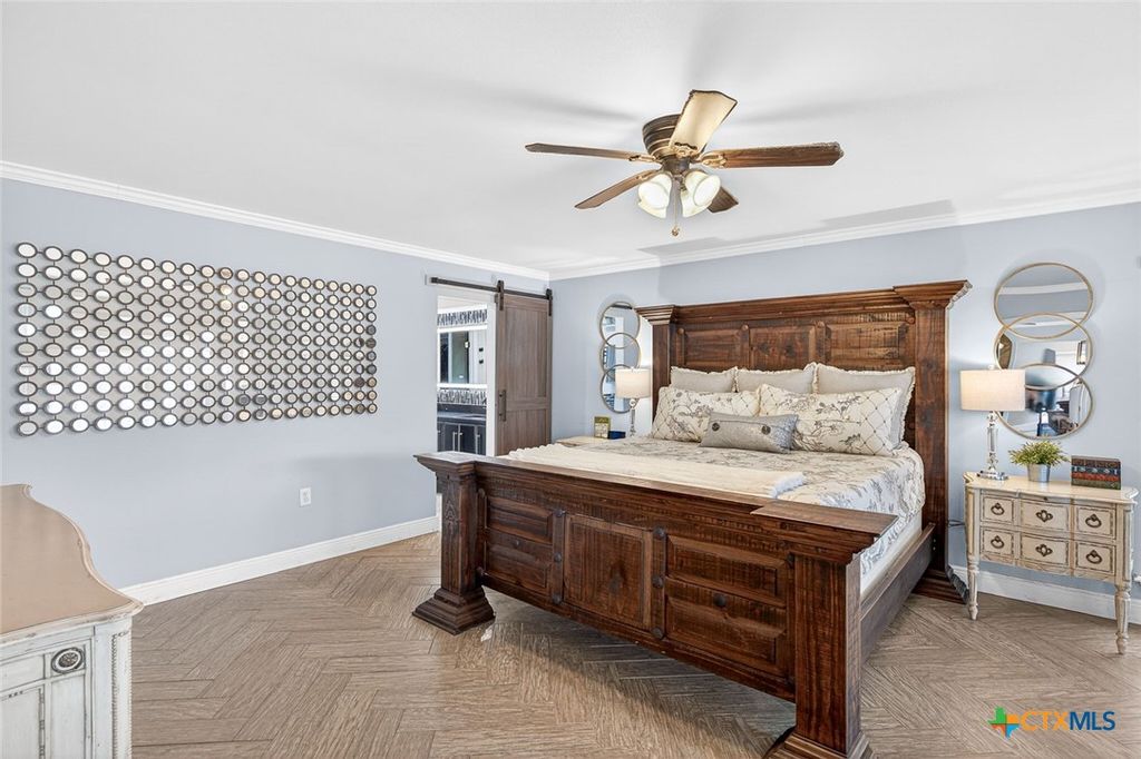 Image 24 of property listing at 232 Lake Ridge Drive, Seguin, TX 78155