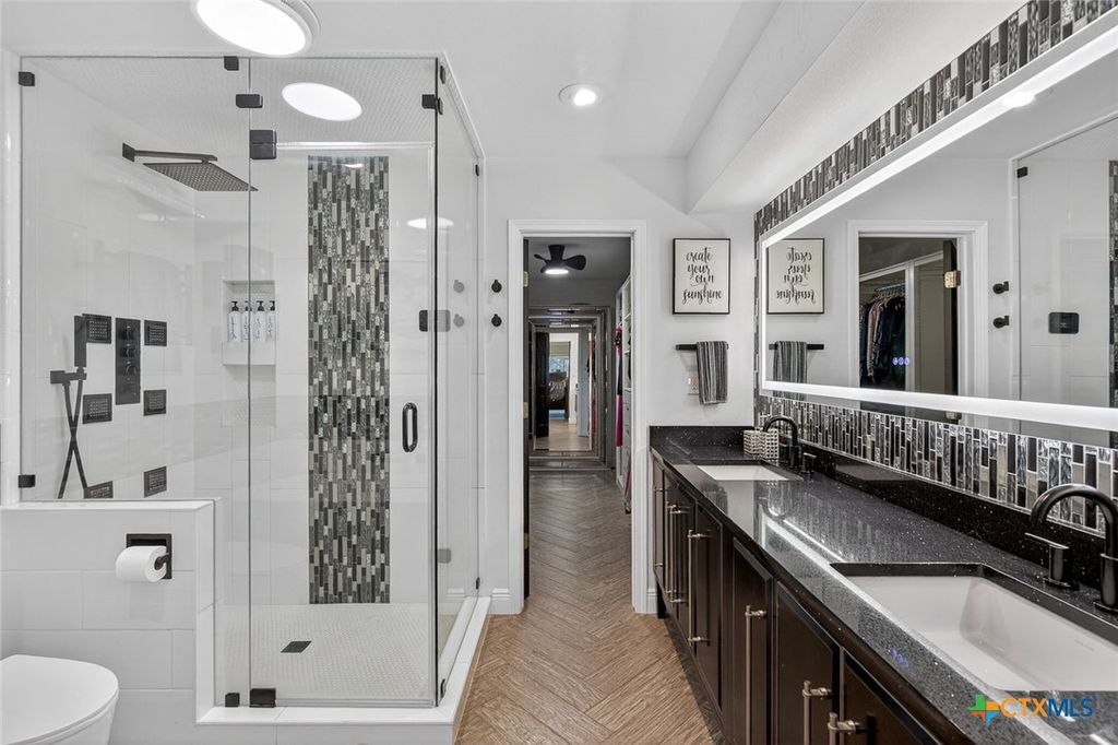 Image 26 of property listing at 232 Lake Ridge Drive, Seguin, TX 78155