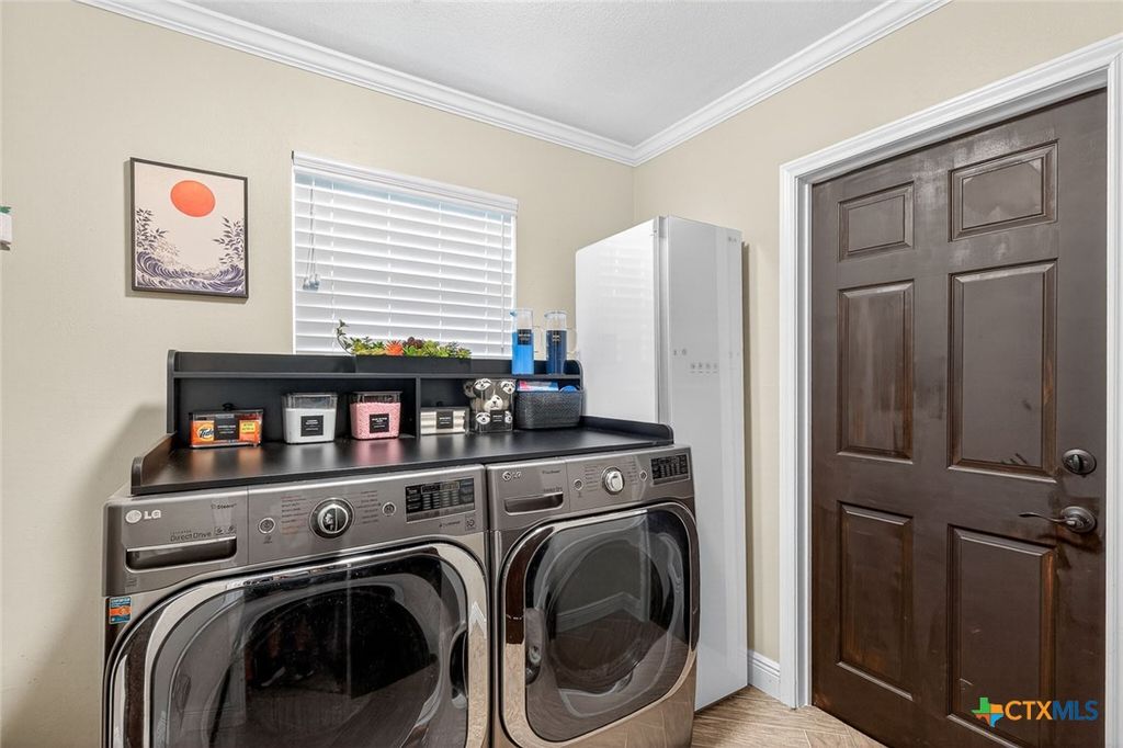 Image 30 of property listing at 232 Lake Ridge Drive, Seguin, TX 78155