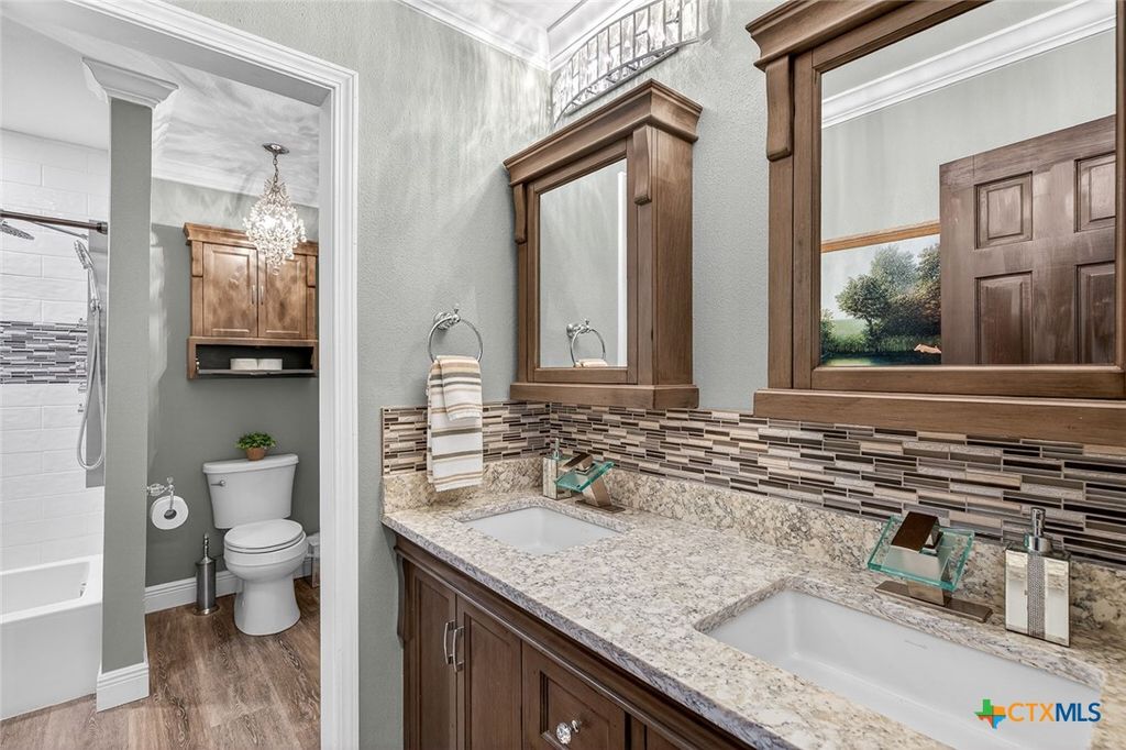 Image 34 of property listing at 232 Lake Ridge Drive, Seguin, TX 78155