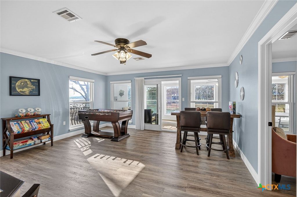 Image 35 of property listing at 232 Lake Ridge Drive, Seguin, TX 78155