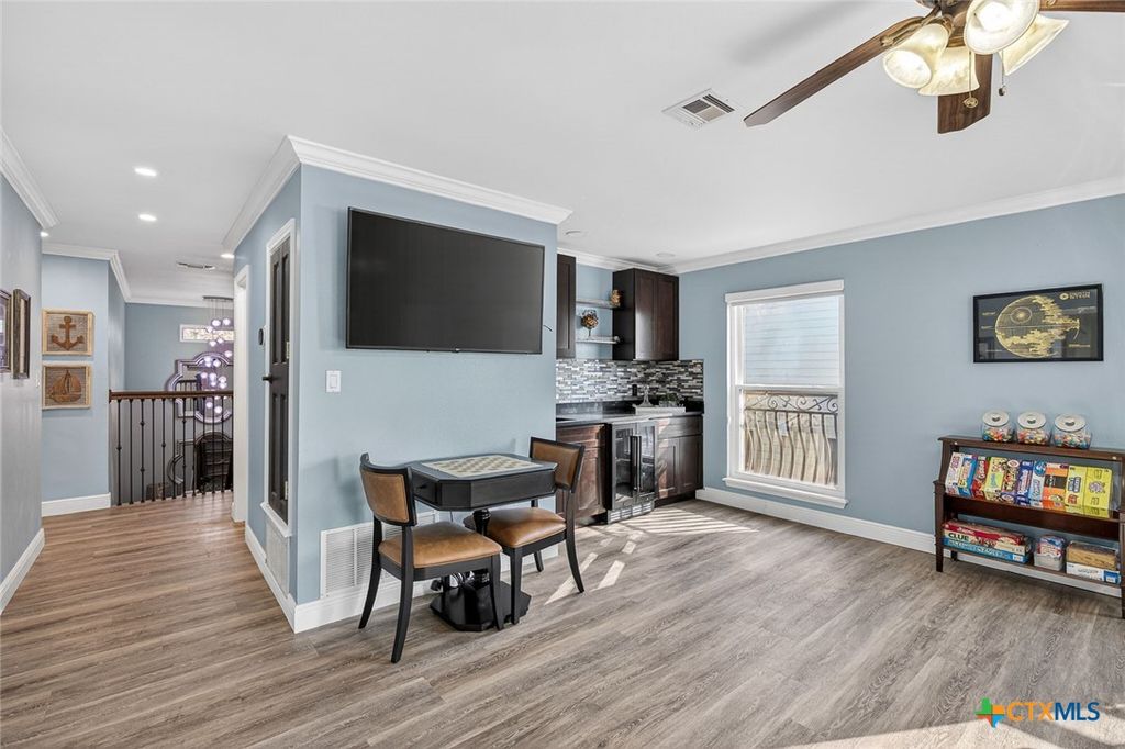 Image 36 of property listing at 232 Lake Ridge Drive, Seguin, TX 78155