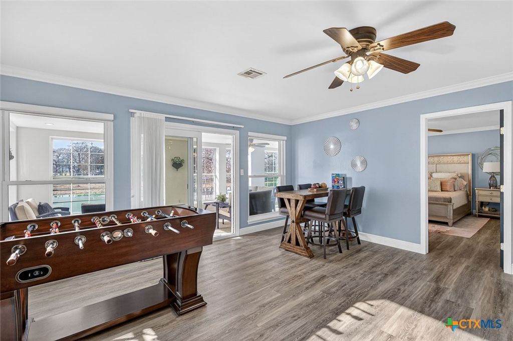 Image 37 of property listing at 232 Lake Ridge Drive, Seguin, TX 78155