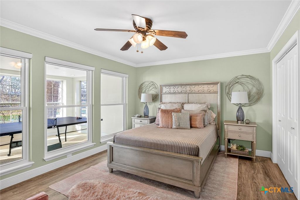 Image 38 of property listing at 232 Lake Ridge Drive, Seguin, TX 78155