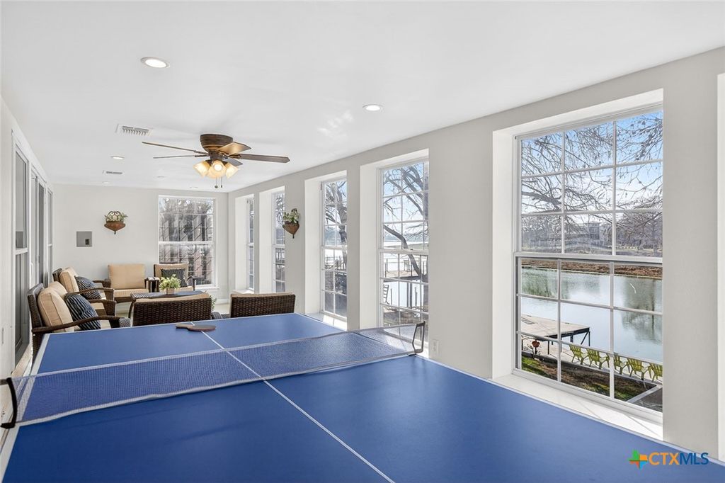 Image 39 of property listing at 232 Lake Ridge Drive, Seguin, TX 78155