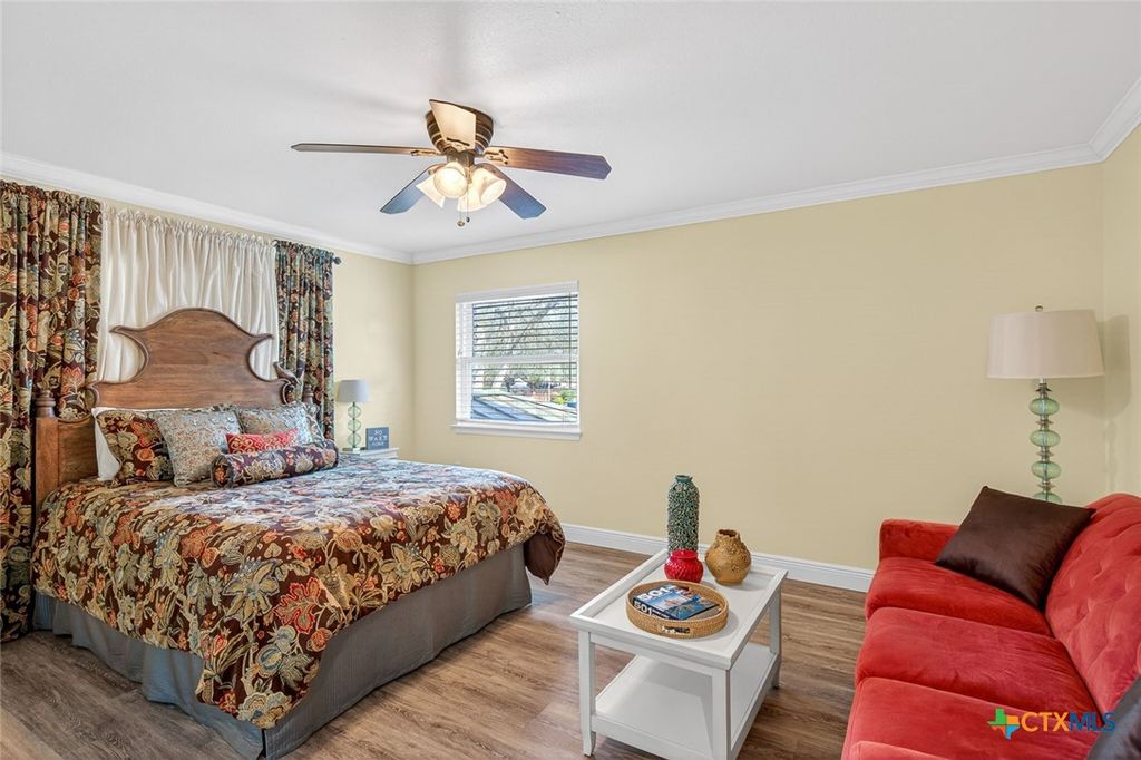 Image 41 of property listing at 232 Lake Ridge Drive, Seguin, TX 78155