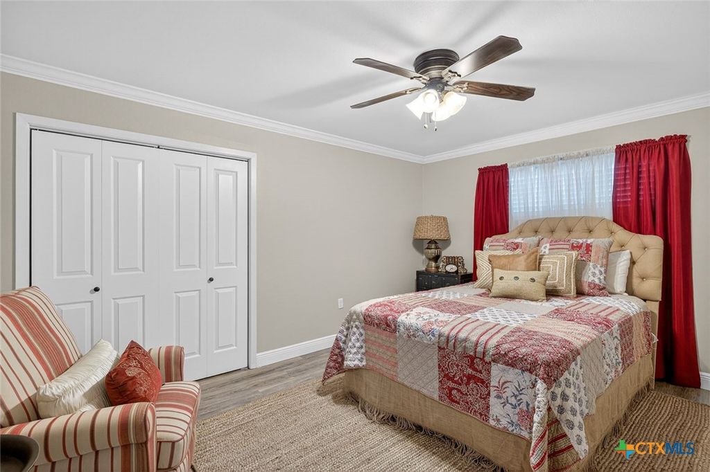 Image 42 of property listing at 232 Lake Ridge Drive, Seguin, TX 78155