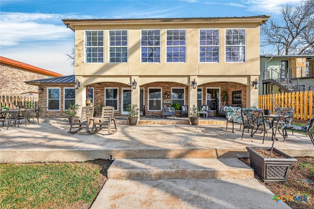 Image 43 of property listing at 232 Lake Ridge Drive, Seguin, TX 78155