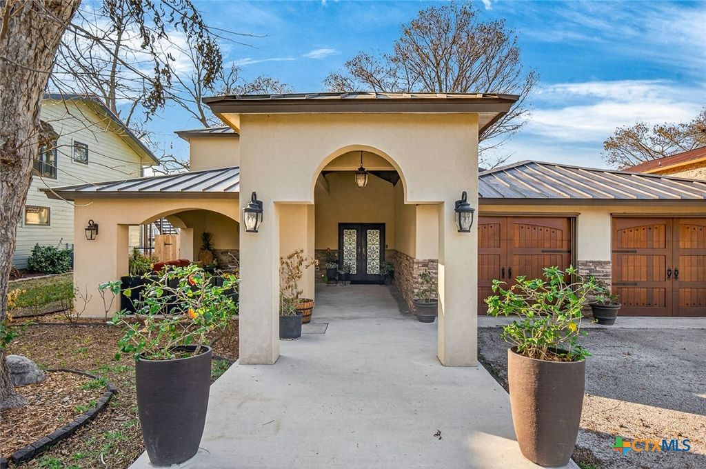 Image 44 of property listing at 232 Lake Ridge Drive, Seguin, TX 78155