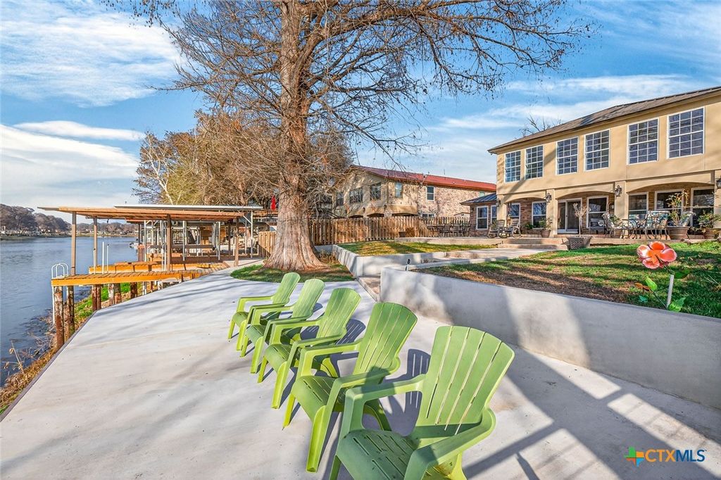 Image 45 of property listing at 232 Lake Ridge Drive, Seguin, TX 78155