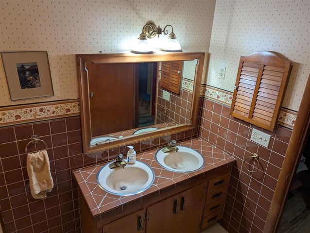 122 N Hudson Street, Coldwater, MI 49036