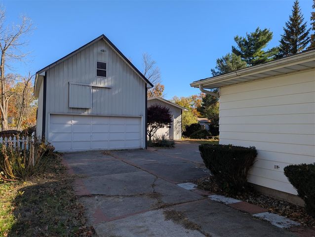 122 N Hudson Street, Coldwater, MI 49036