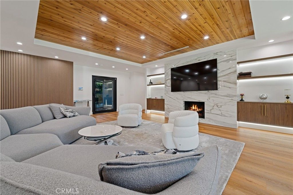 Image 15 of property listing at 23103 Leonora, Woodland Hills, CA 91367
