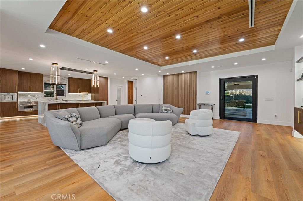 Image 16 of property listing at 23103 Leonora, Woodland Hills, CA 91367