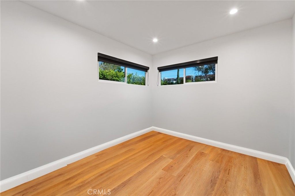 Image 36 of property listing at 23103 Leonora, Woodland Hills, CA 91367