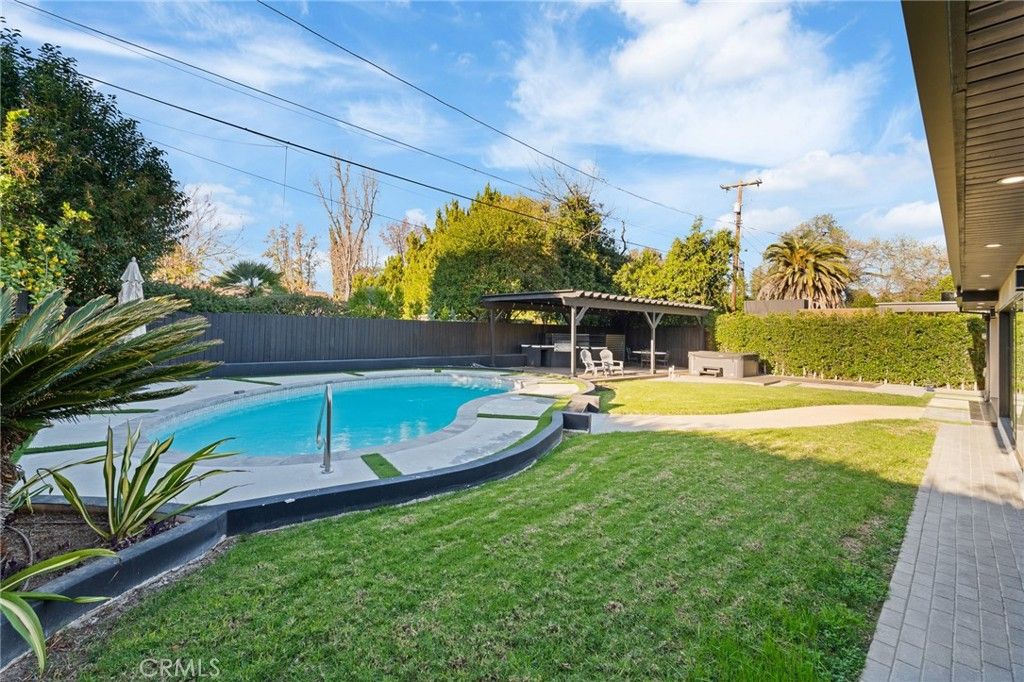 Image 40 of property listing at 23103 Leonora, Woodland Hills, CA 91367