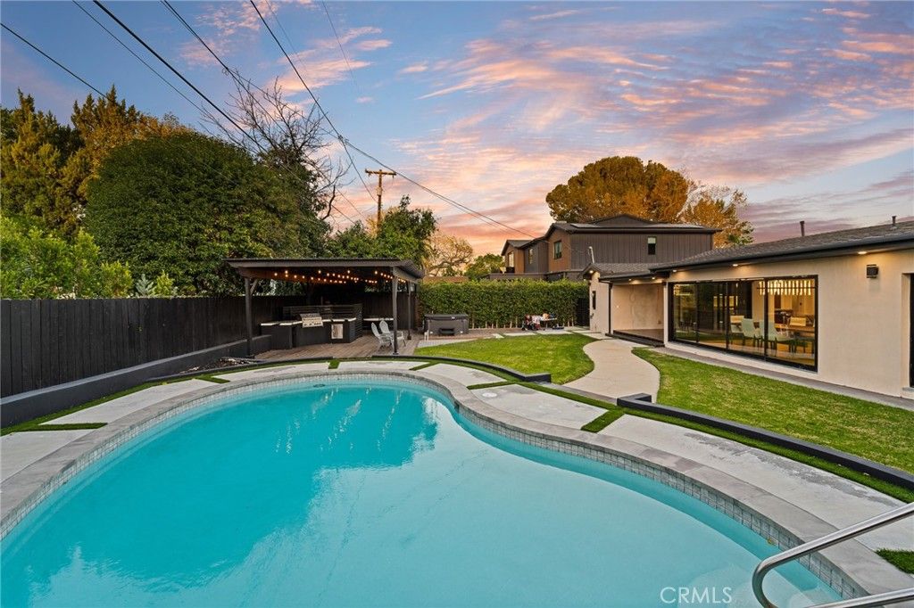 Image 42 of property listing at 23103 Leonora, Woodland Hills, CA 91367