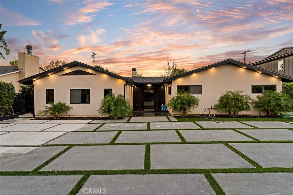 Image 43 of property listing at 23103 Leonora, Woodland Hills, CA 91367