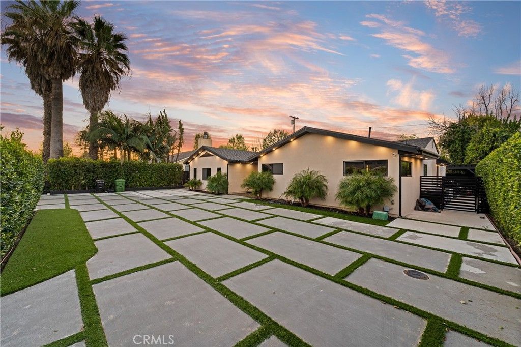 Image 44 of property listing at 23103 Leonora, Woodland Hills, CA 91367