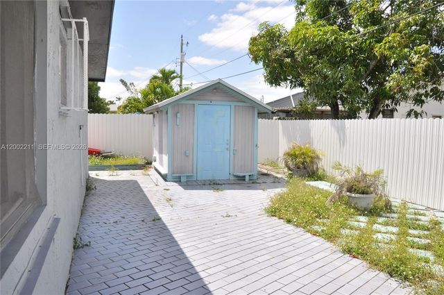 1301 W 61st Pl, Hialeah, FL 33012