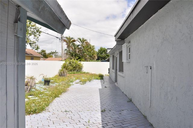 1301 W 61st Pl, Hialeah, FL 33012