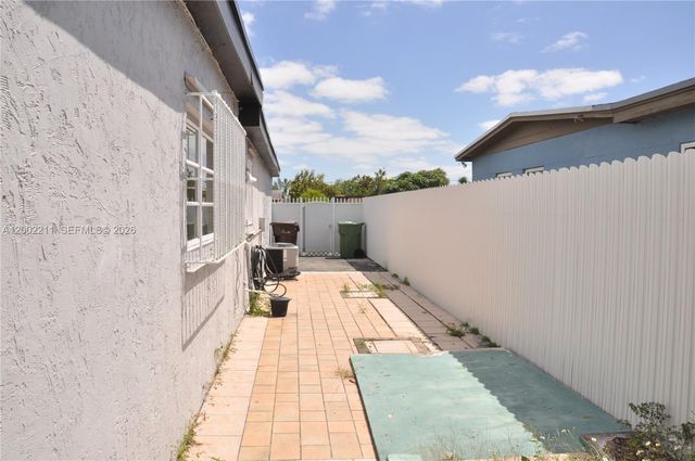 1301 W 61st Pl, Hialeah, FL 33012